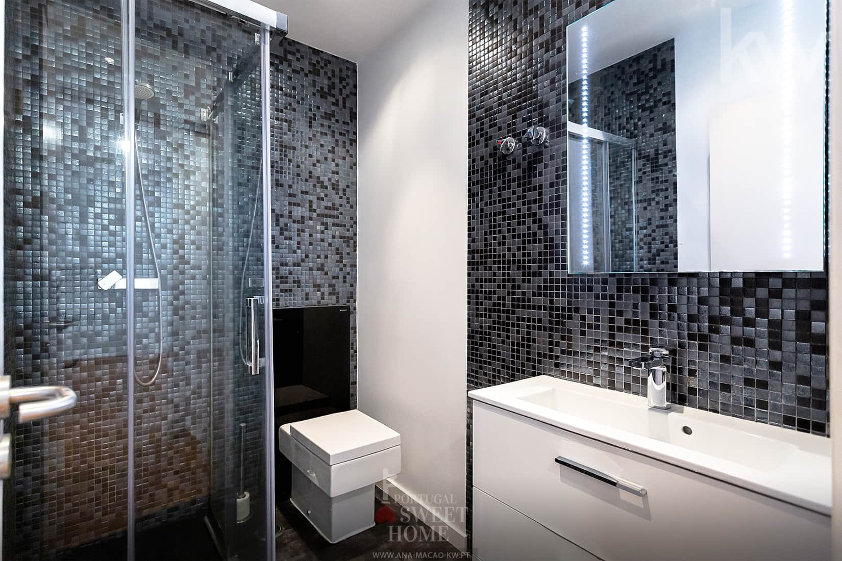Salle de bain (2.9 m2) rénovée avec douche