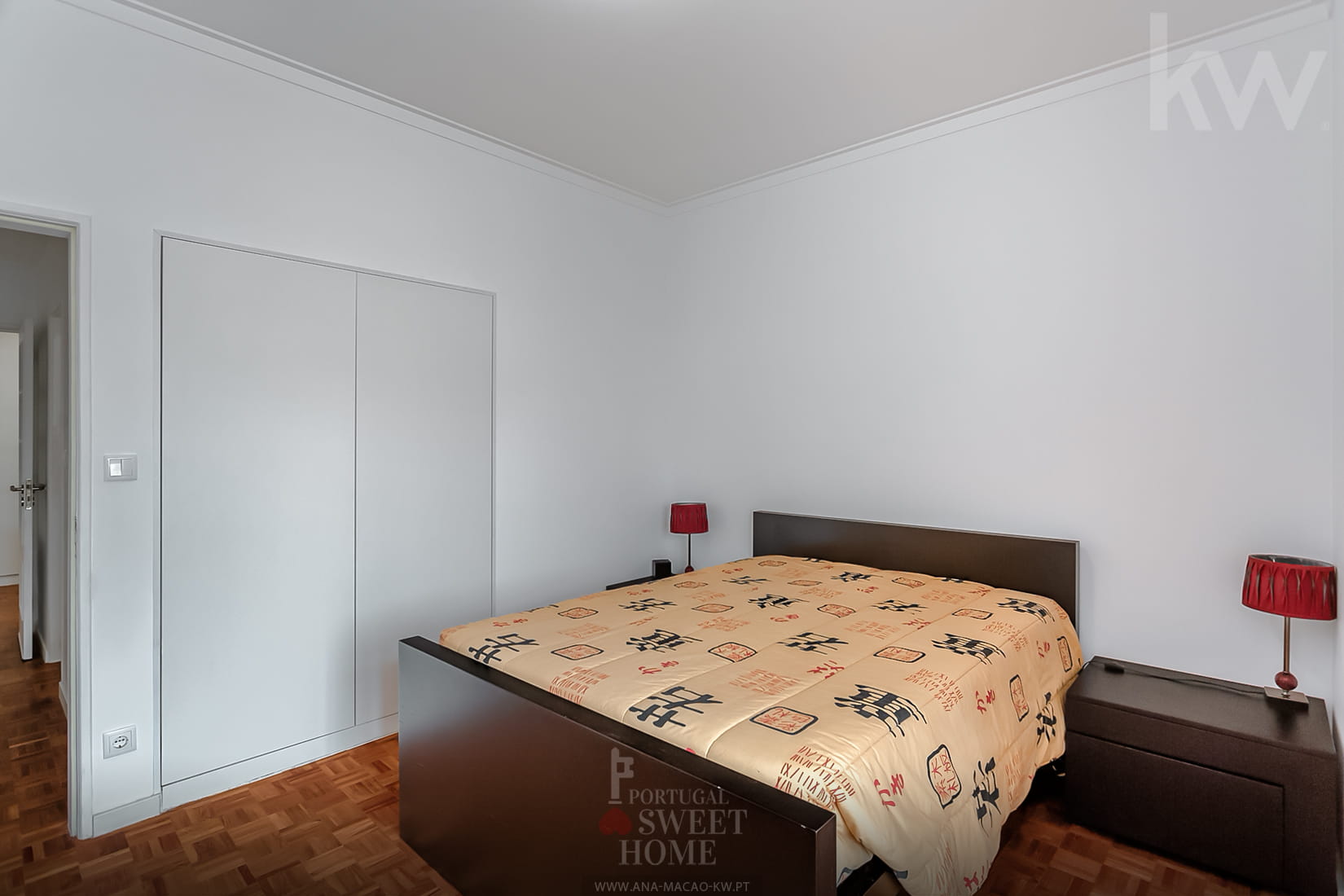 Master bedroom (14.44 m²) with built-in wardrobe