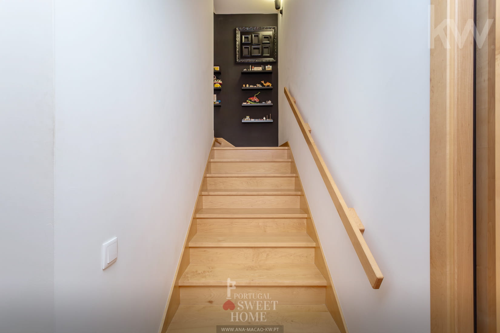 Access stairs between floors