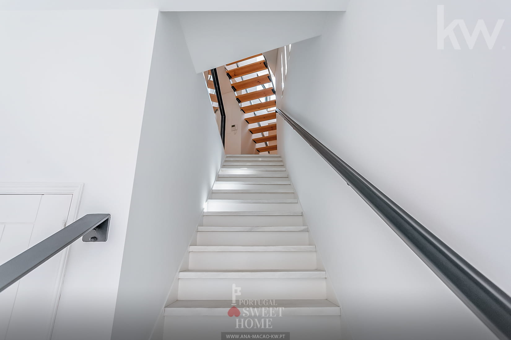 Escaliers d'accès à l'étage 0