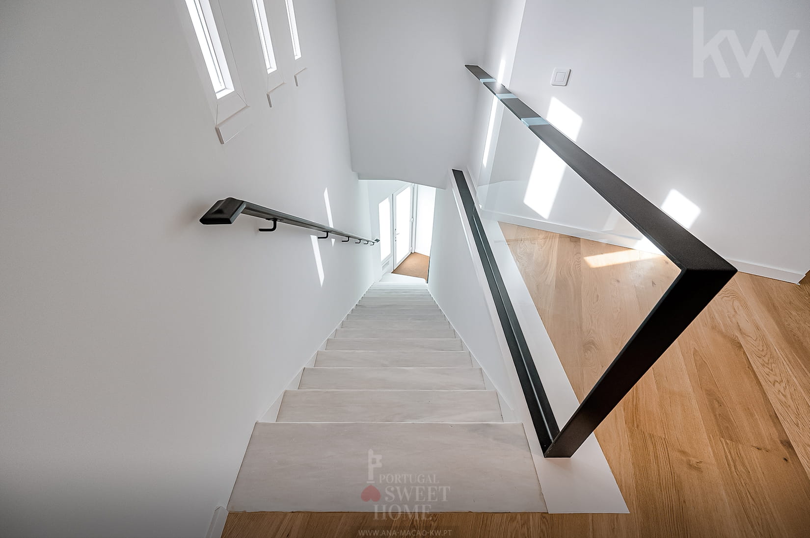 Stairs leading to floor 0
