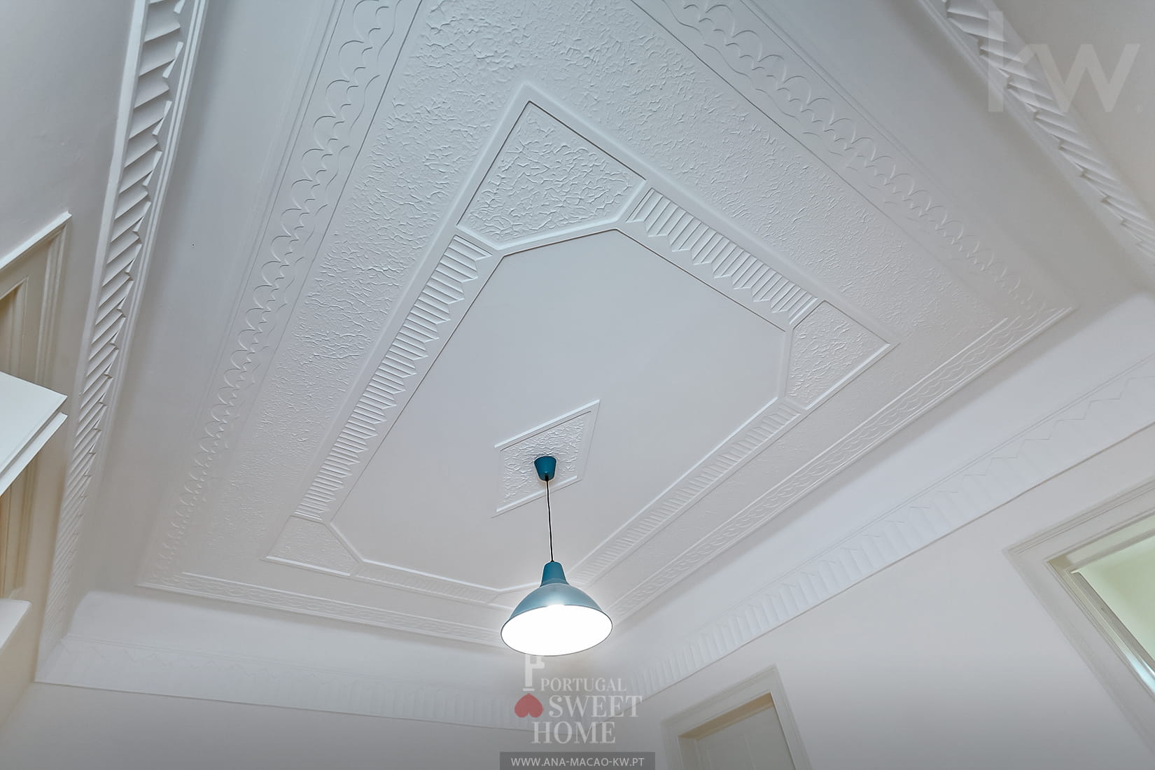 Room ceiling details