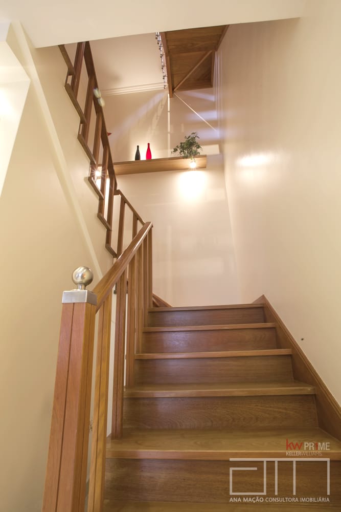 Access staircase to the 1st floor