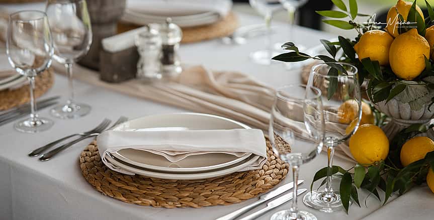 Jantar ao Ar Livre em Casa: uma mesa com personalidade, não uma montra