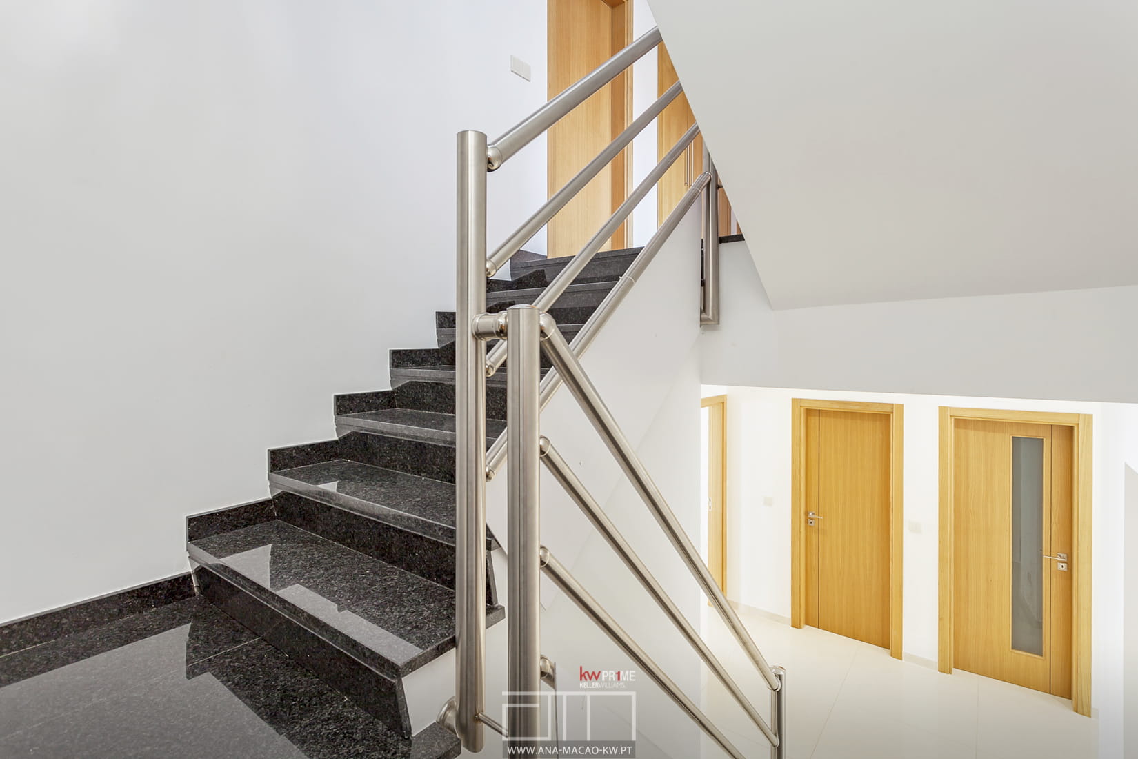 Escaliers d'accès aux étages supérieurs