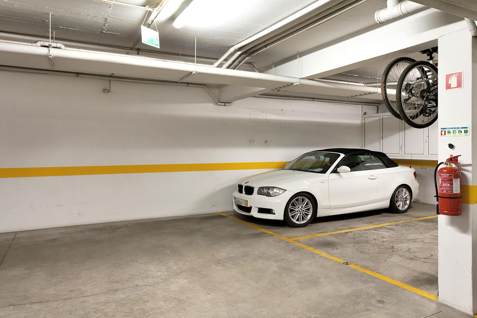 Garage with 1 parking place