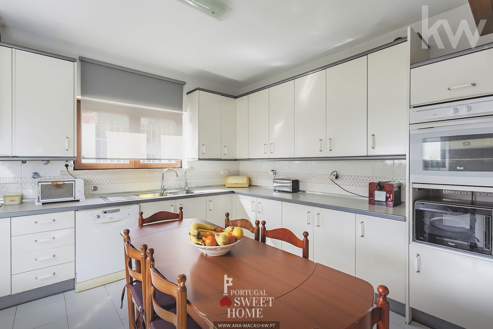 Large kitchen (17.6m2), partly equipped