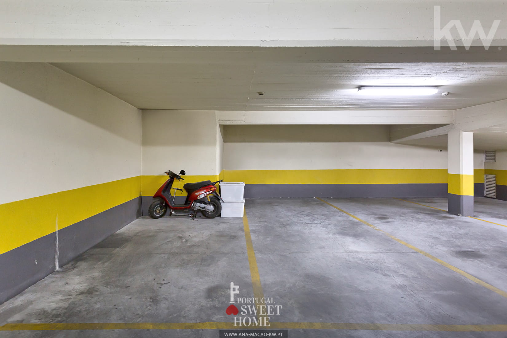 Garagem com espaço para 3 viaturas