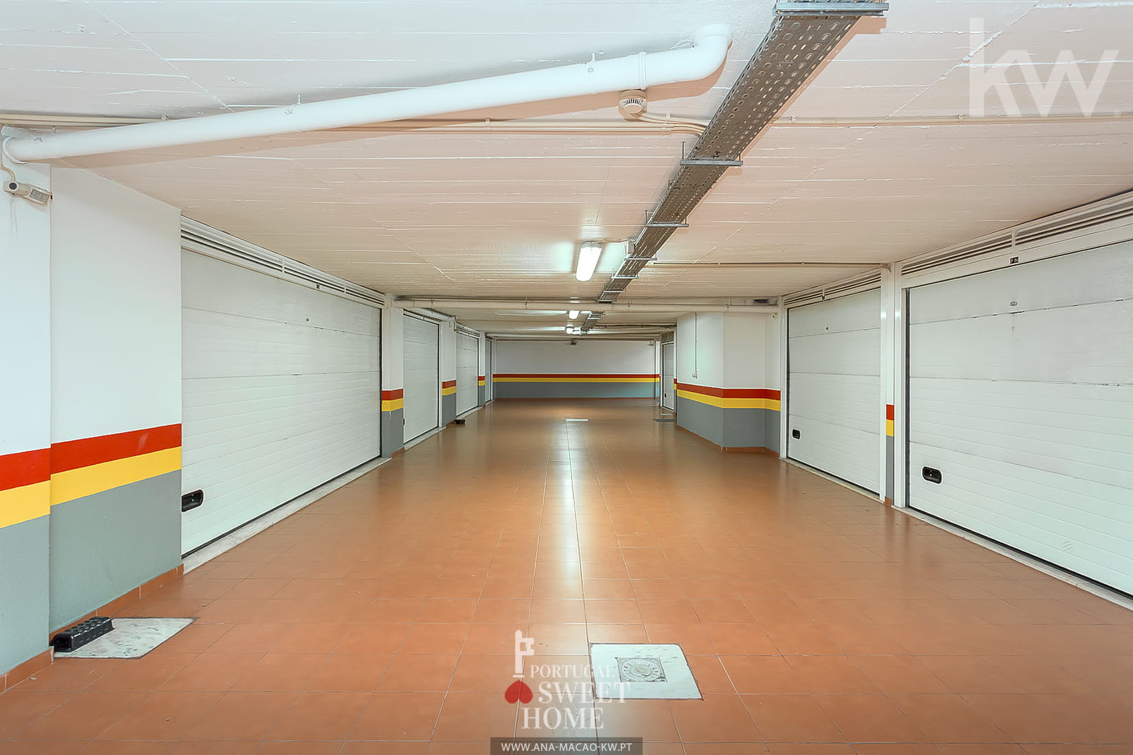 Closed garage with 50 m2