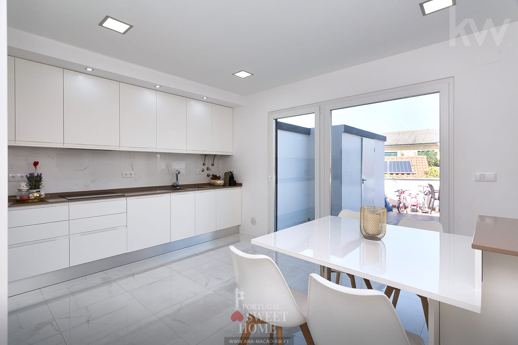 Large and bright kitchen view