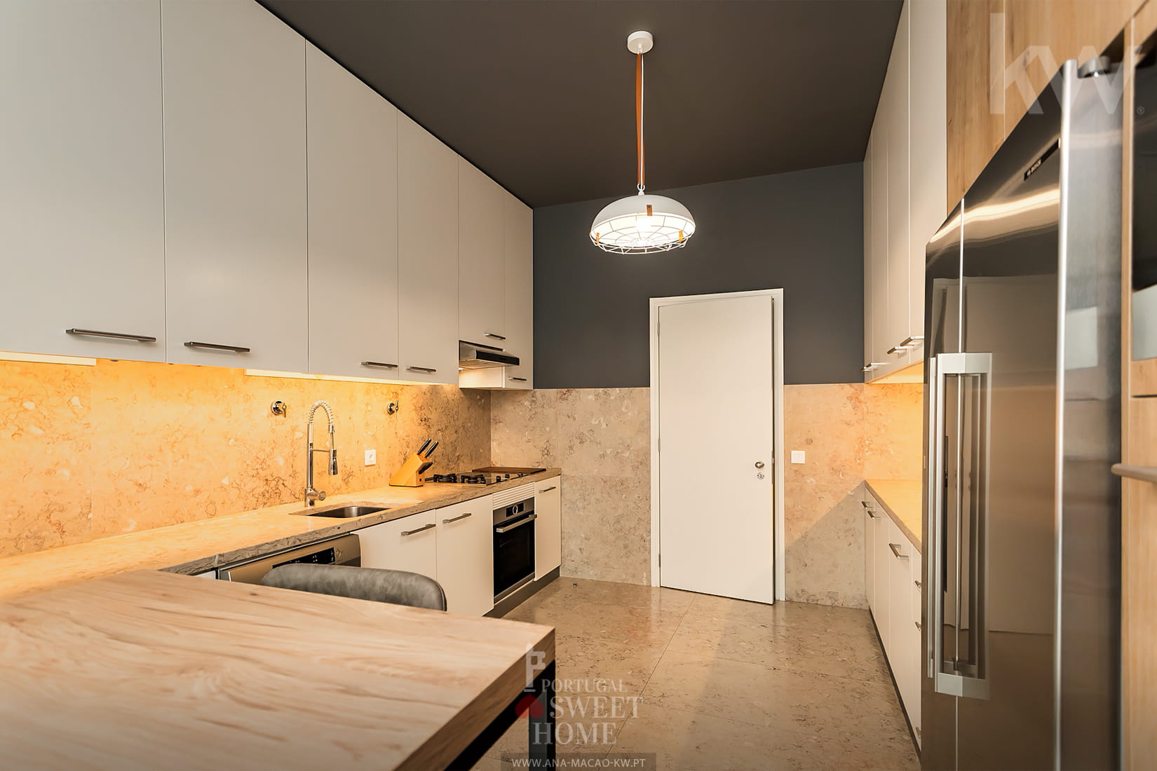 Vista da cozinha totalmente equipada (16,8 m²)
