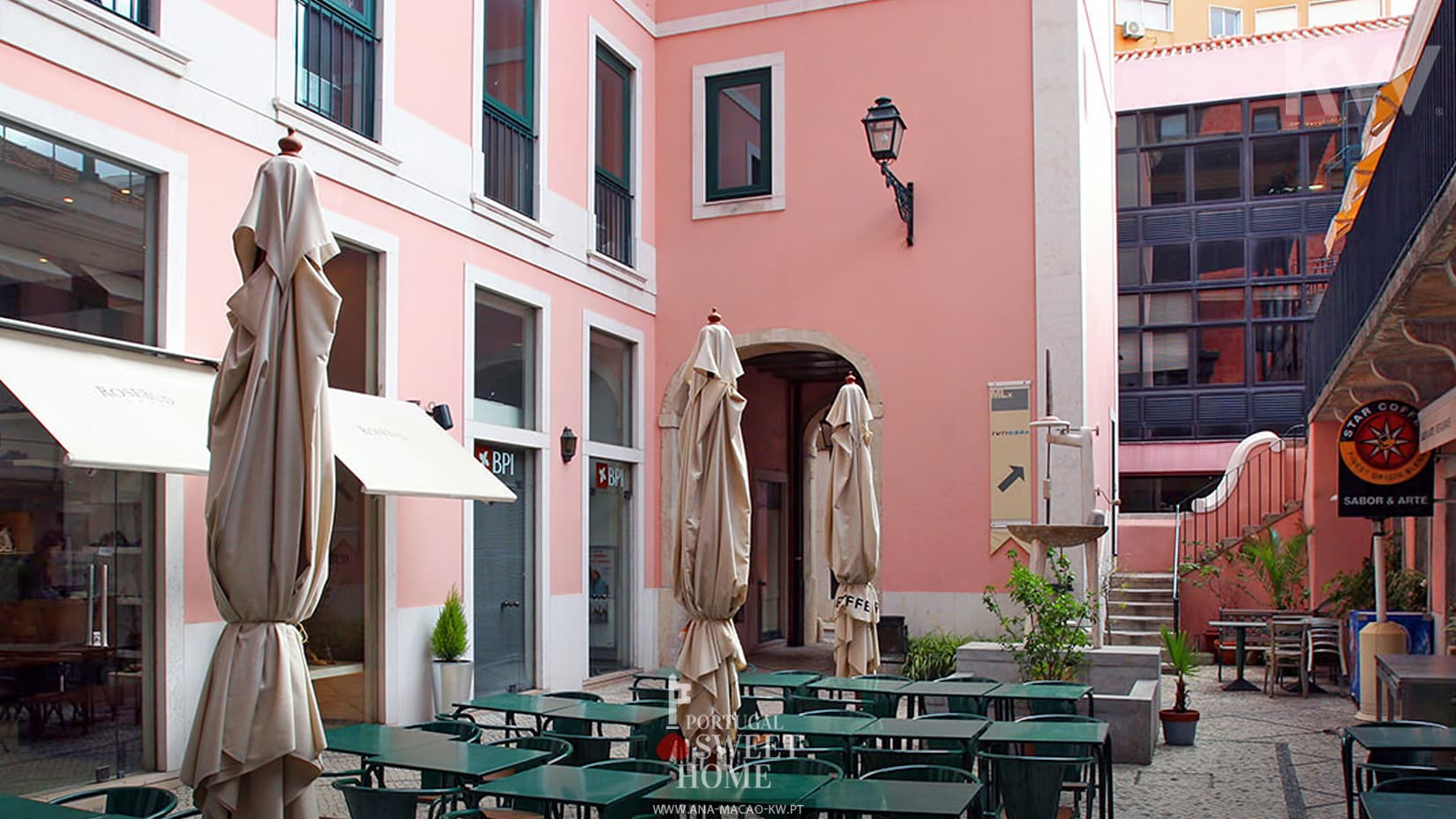 View of the patio area of ​​the Patio Bagatella