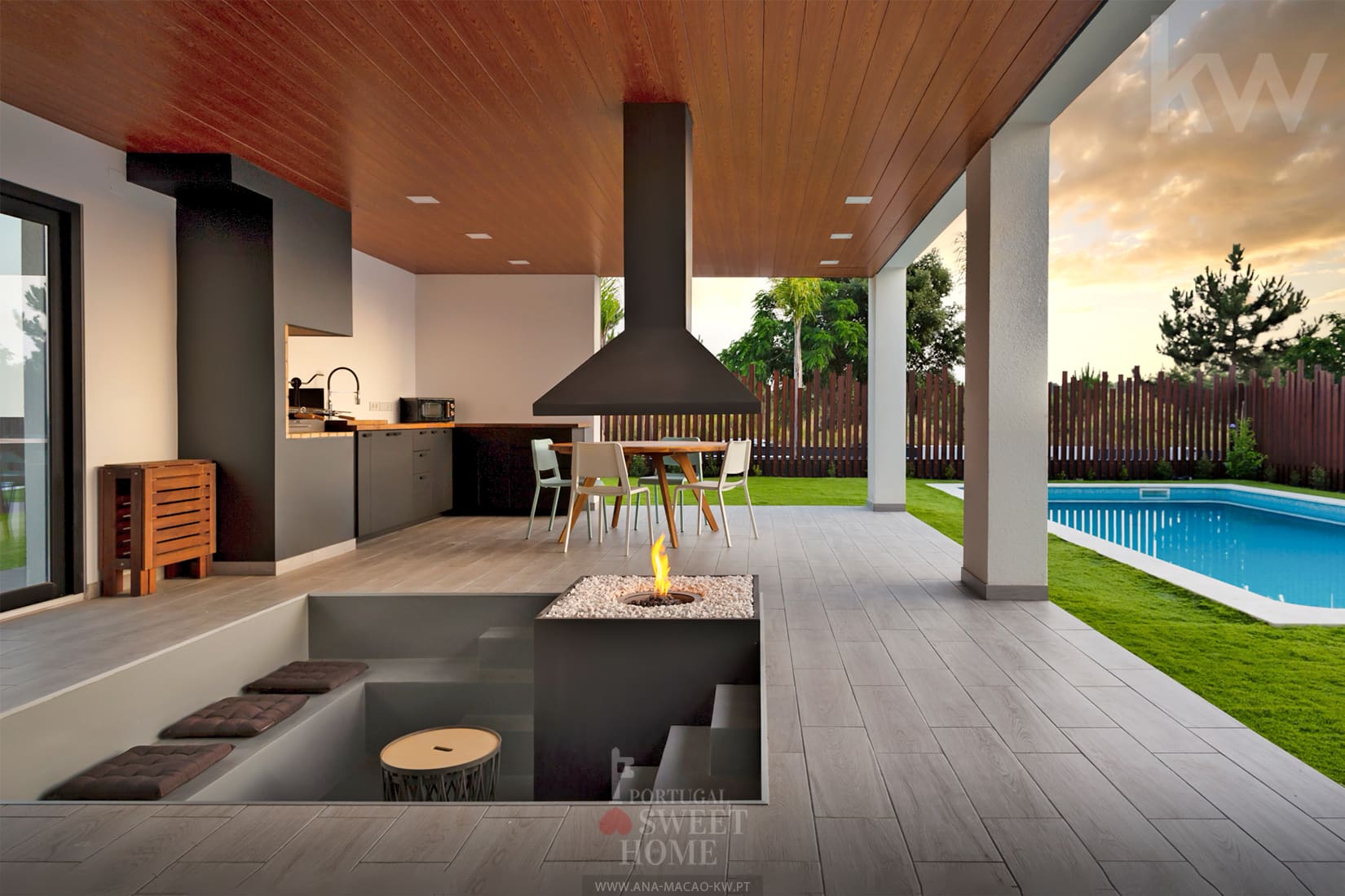 Leisure area (44 m2) with outdoor fireplace
