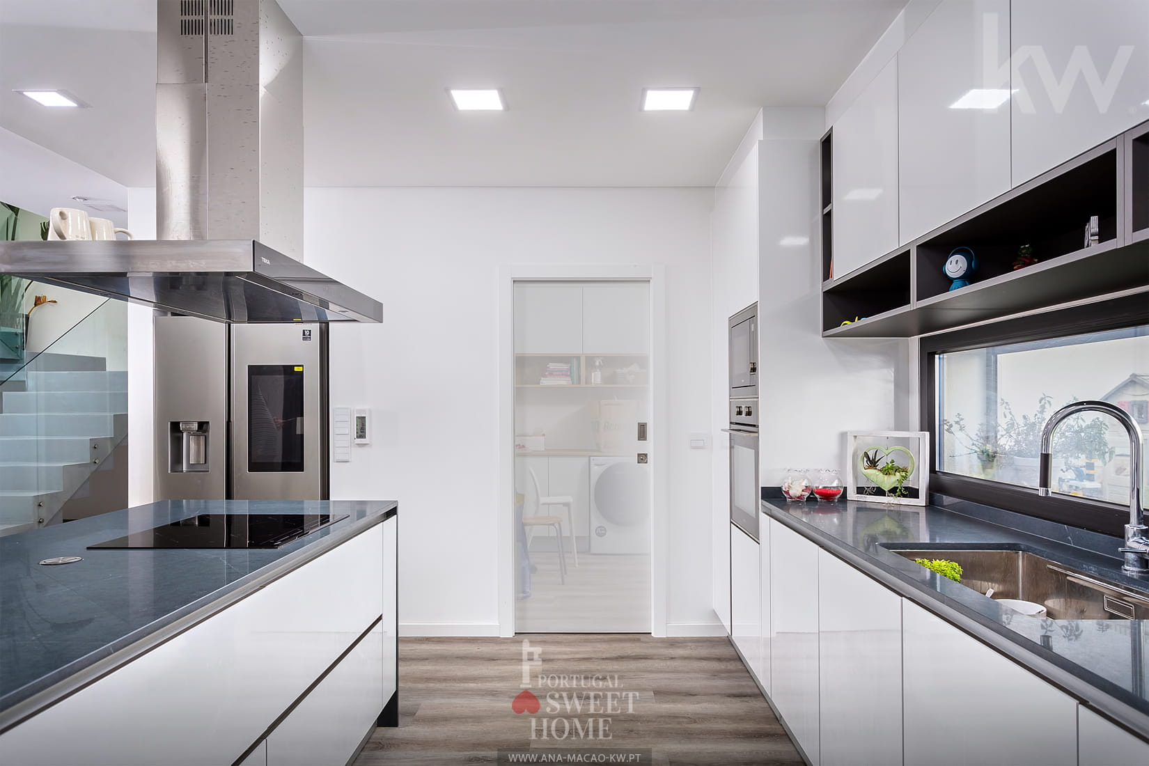 Cozinha (14,8 m2) com ligação à zona de lavandaria