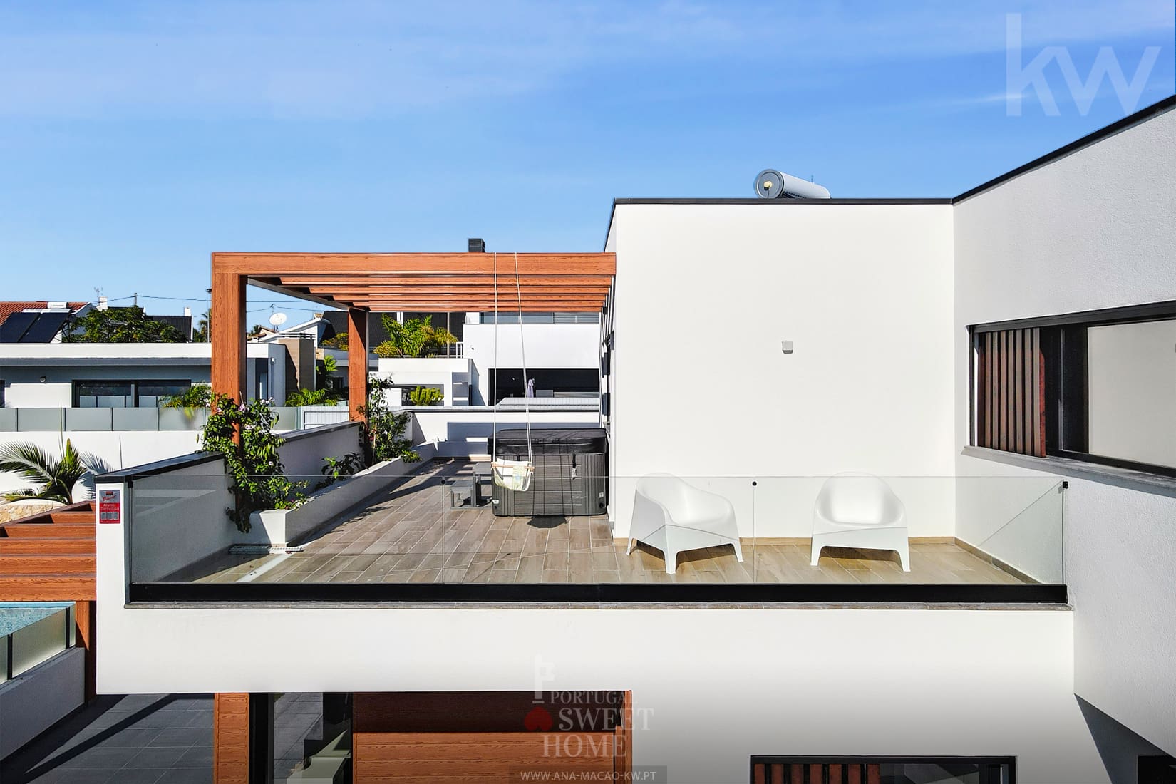 Large terrace on the 2nd floor (53.4 m2) with outdoor jacuzzi