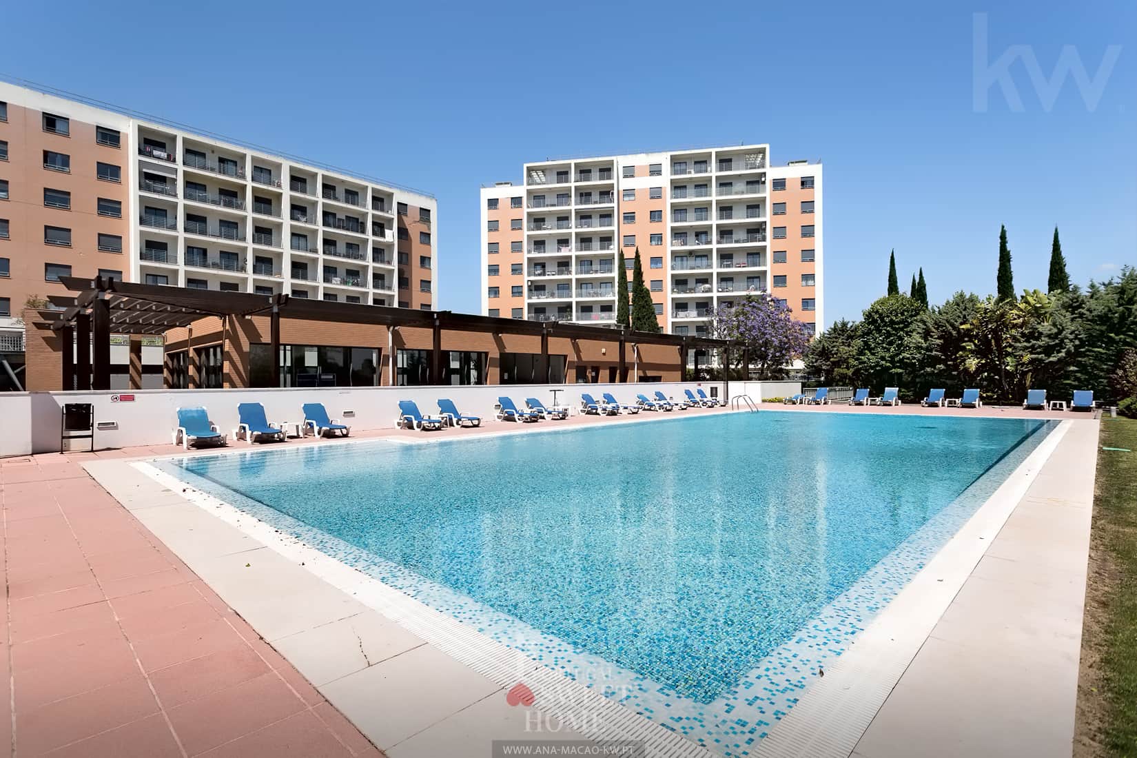 2 swimming pools in the condominium, one for adults and one for children