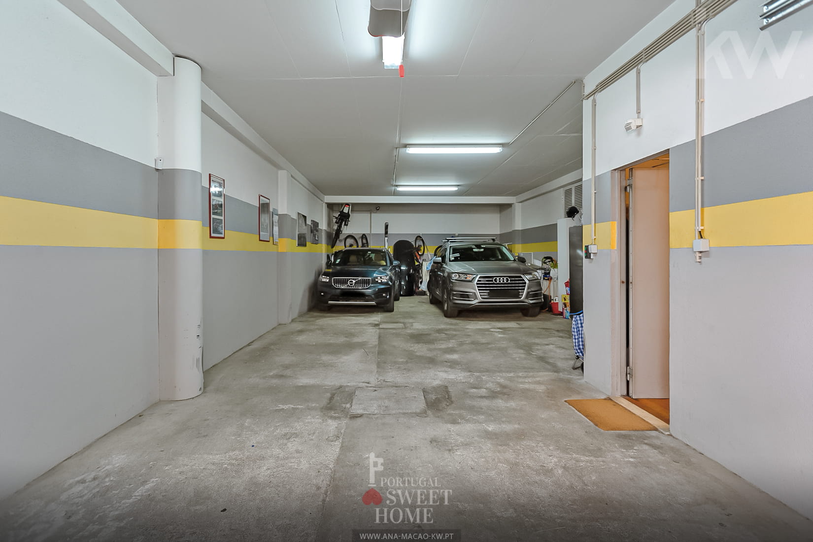 Spacious garage (82.8 m2) on Floor 0 for 4 cars
