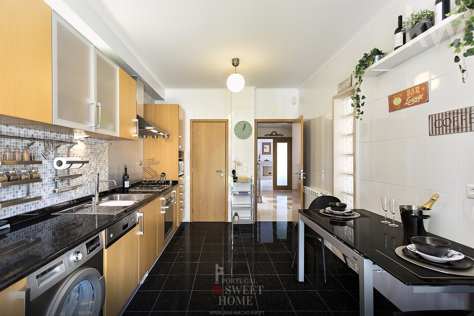 Cozinha (14,75 m²) totalmente equipada (eletrodomésticos BOSH) e mobilada 