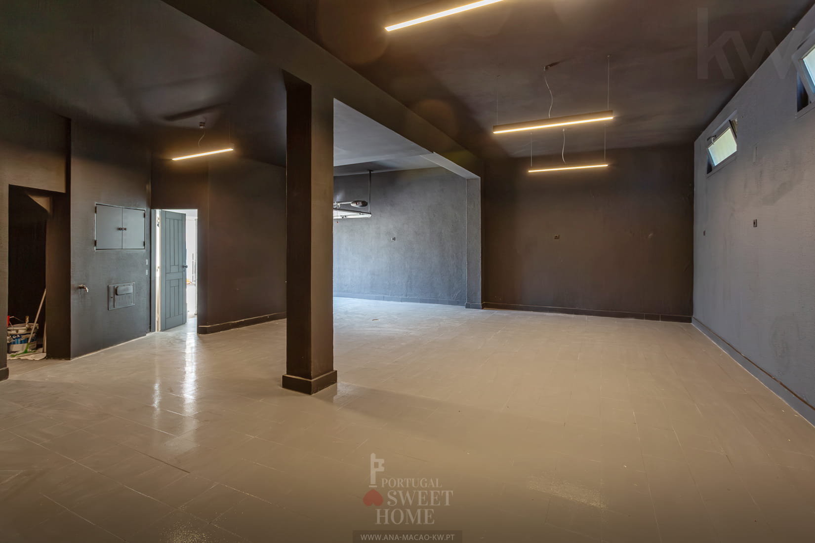 Garagem (72 m2) com espaço para 3 viaturas (
