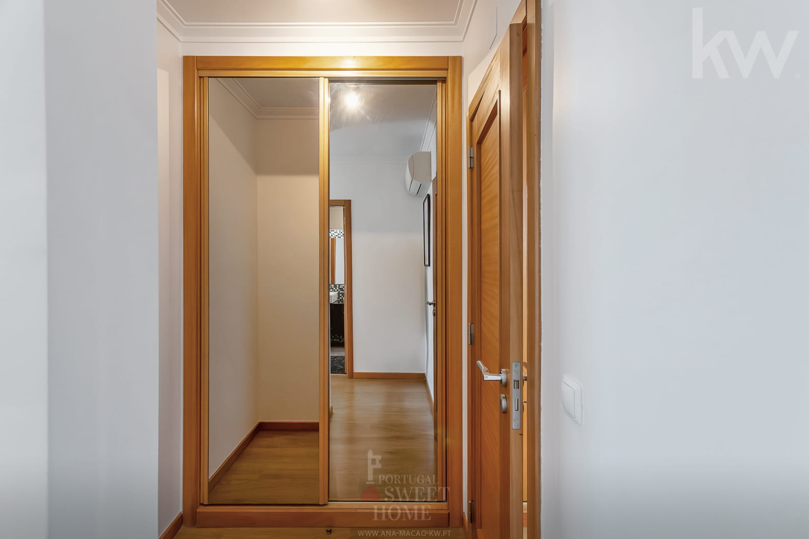 Spacious suite (20.4 m²), with closet and toilet (4.35 m²)