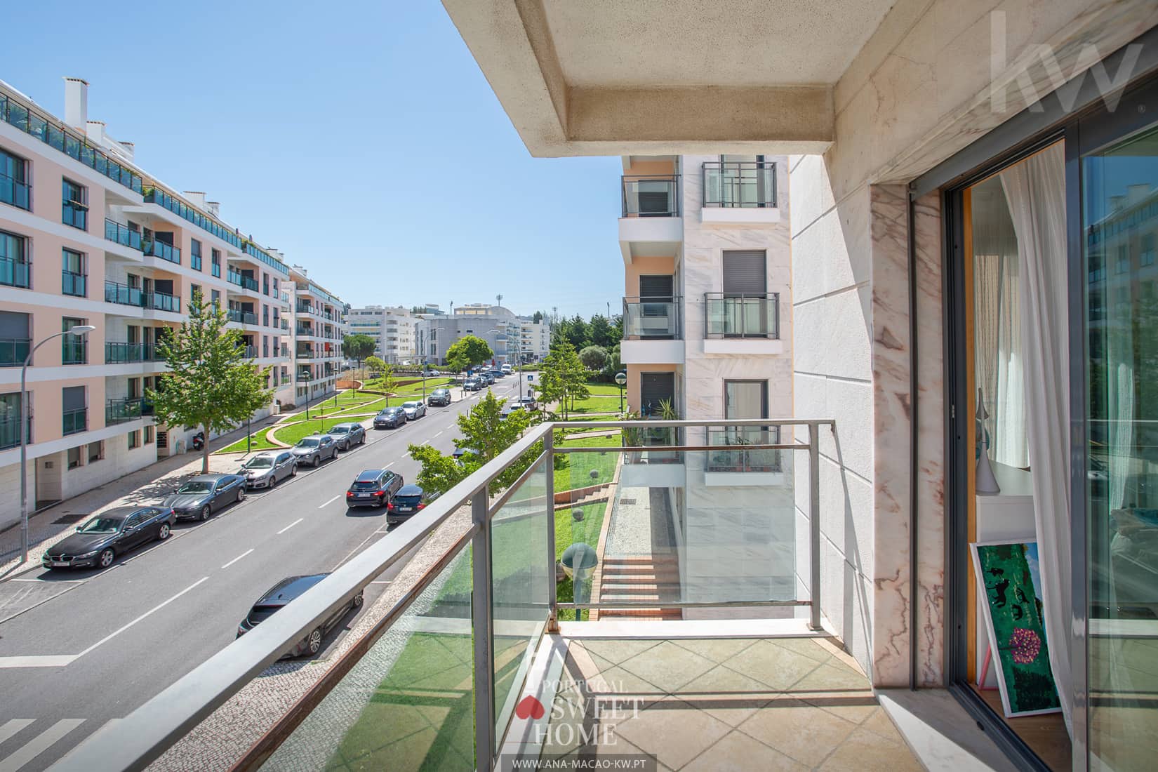 Balcony (7.15 m²) with open views of the sea and the Oeiras Agricultural Station