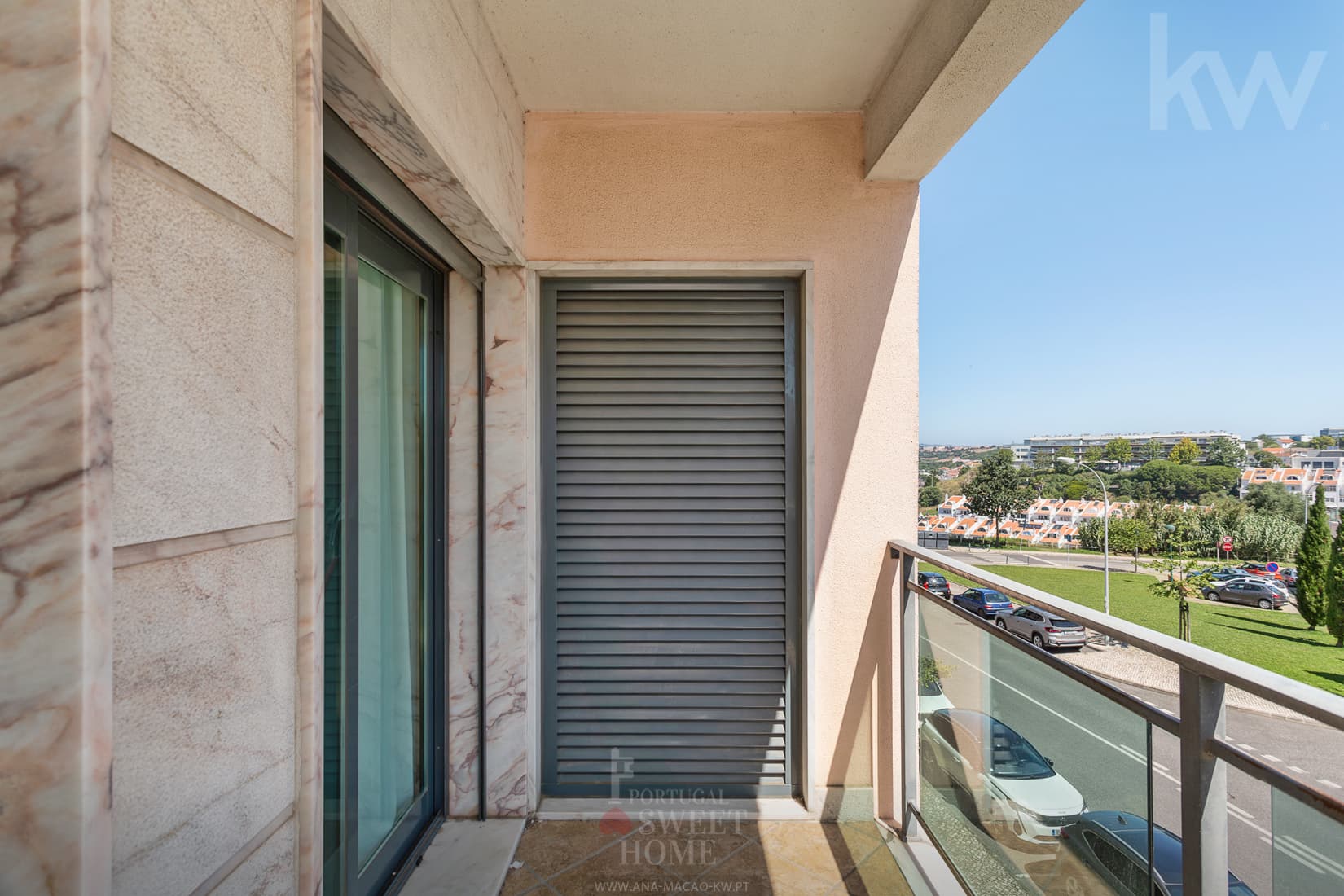 Balcon (7,15 m²) avec vue dégagée sur la mer et la station agricole d'Oeiras