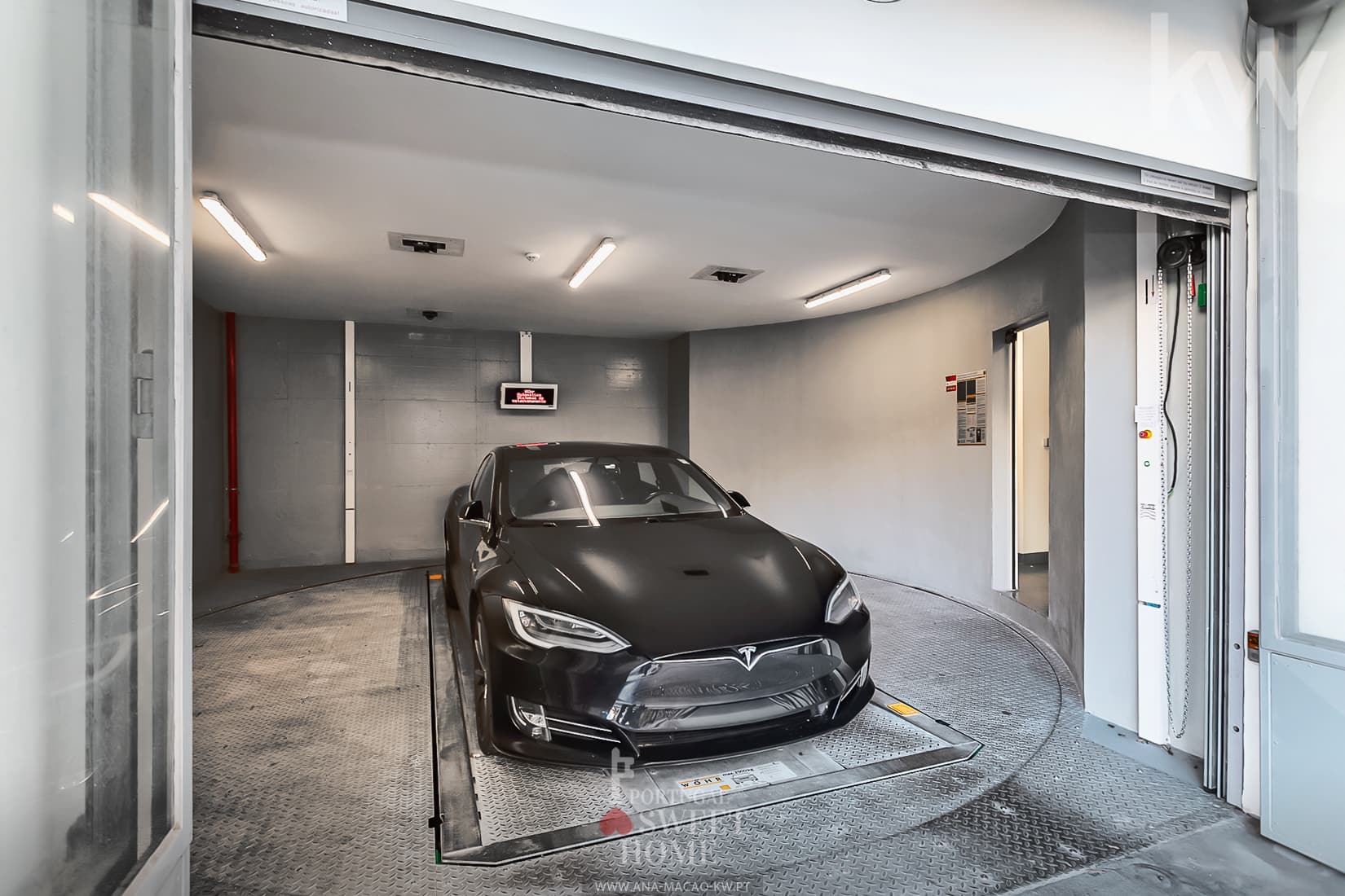 Access from the garage viaduct to the street.