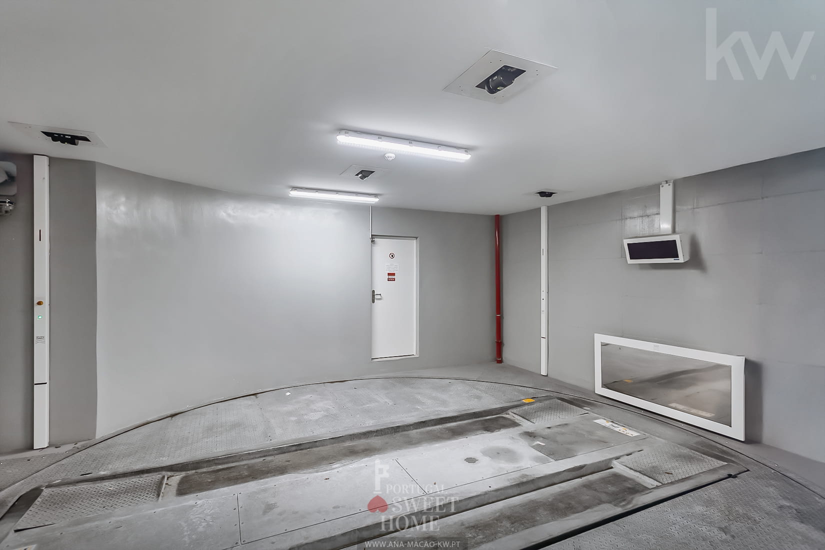 Robotic lifting platform that automatically makes the vehicle available.