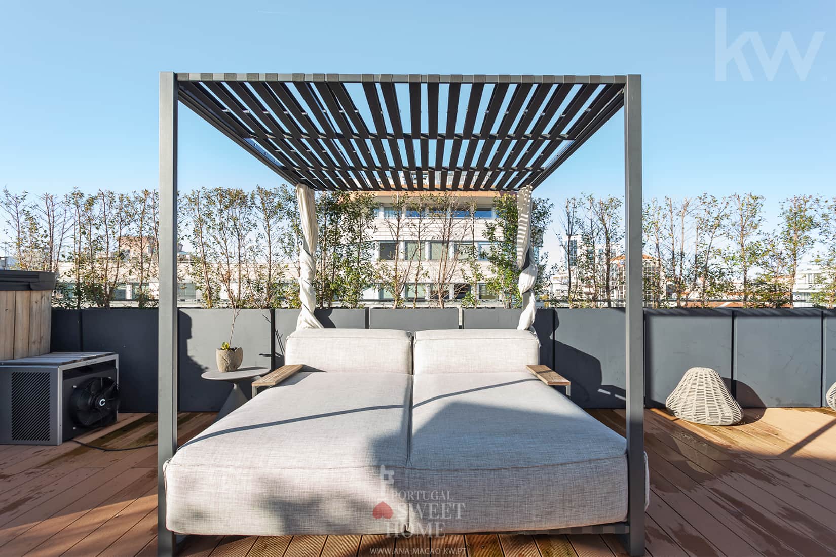 Daybed located on the rooftop