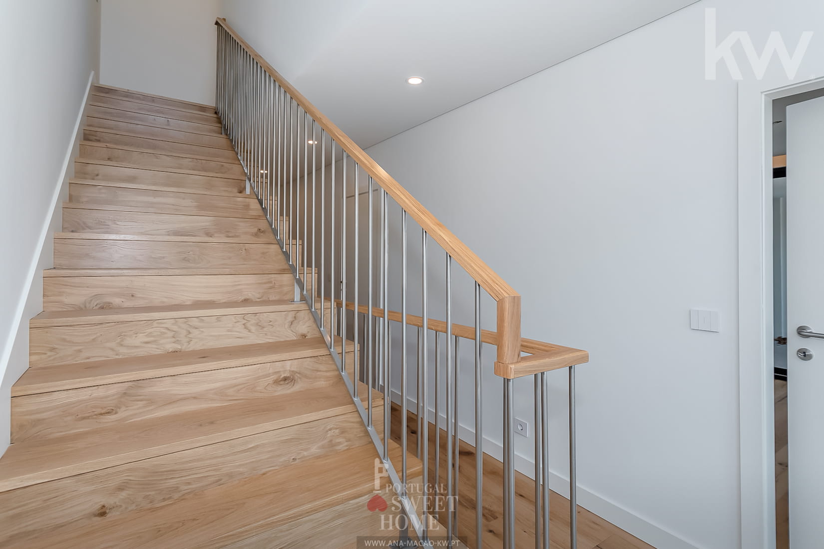 Escalier menant au 2ème étage