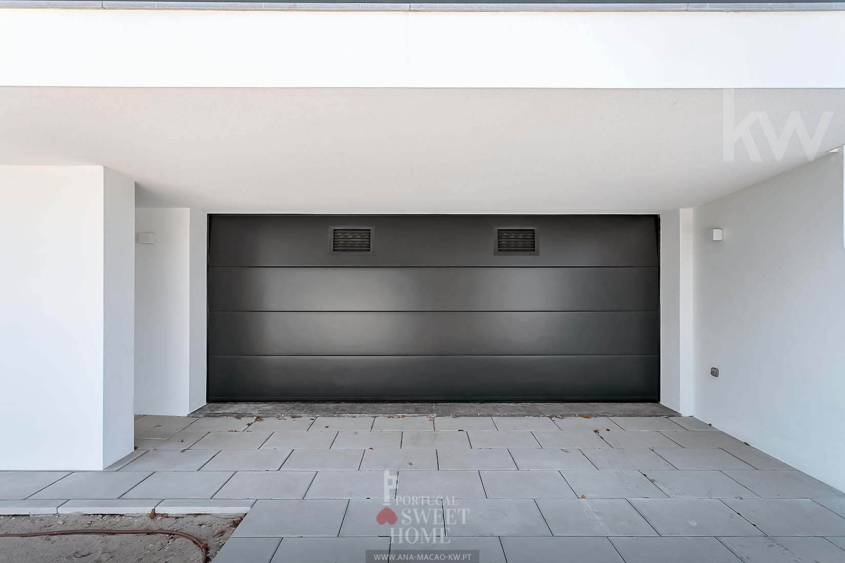 Garage de 48 m2 et espace pour 3 voitures ou 2 voitures plus espace de rangement