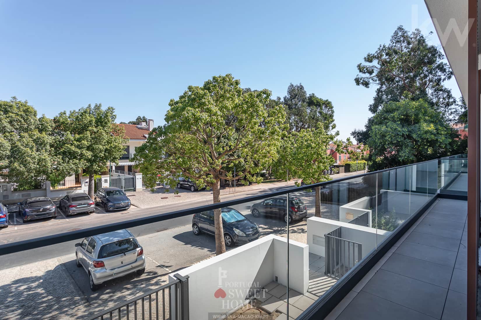 Vue depuis le balcon sur la rue principale