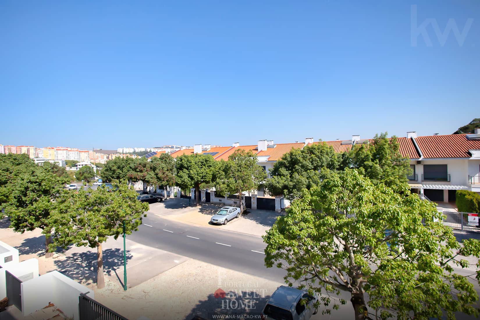 Vue depuis le balcon sur la rue principale