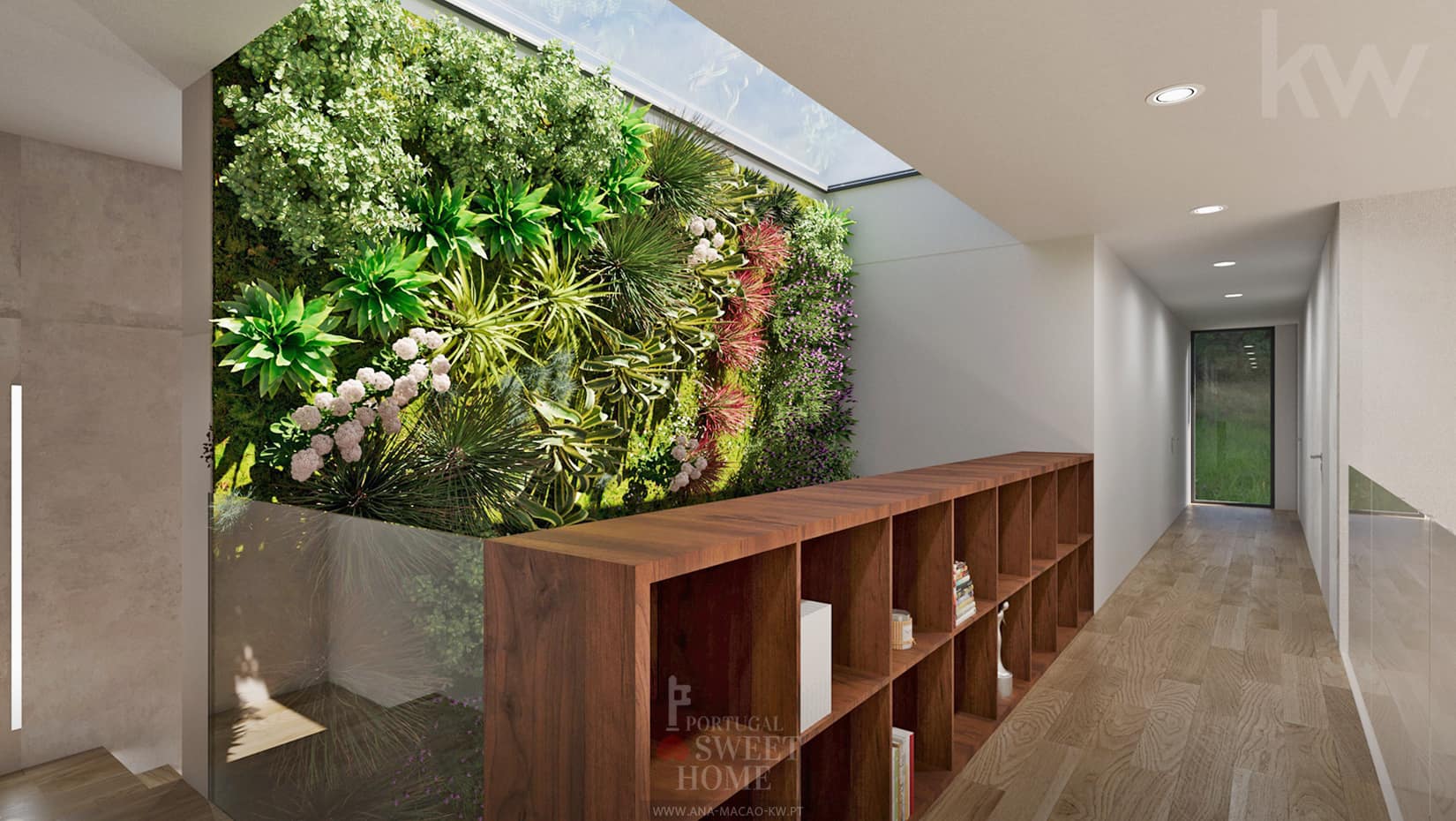 Couloir du deuxième étage, jardin intérieur, avec éclairage naturel par le plafond.
