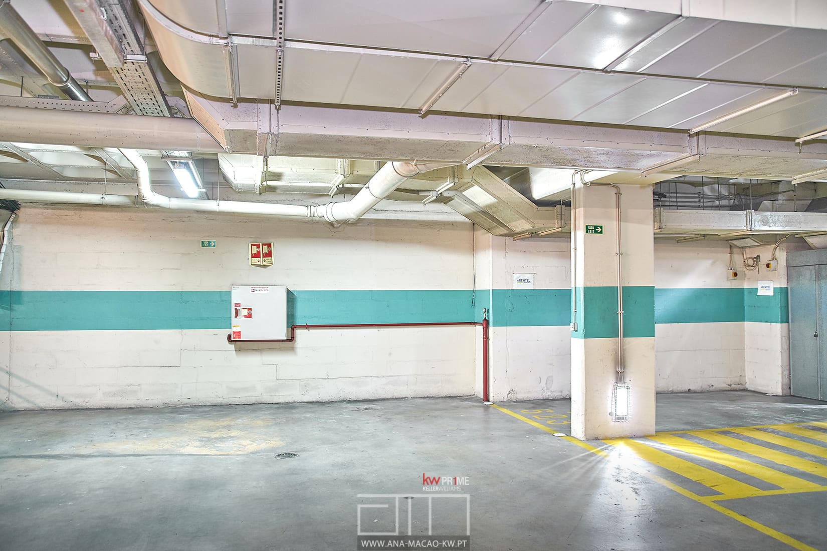 Garagem com espaço para 4 viaturas