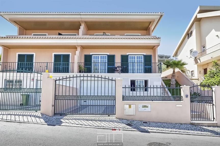 À Barcarena, Oeiras, villa de 4+1 chambres avec piscine