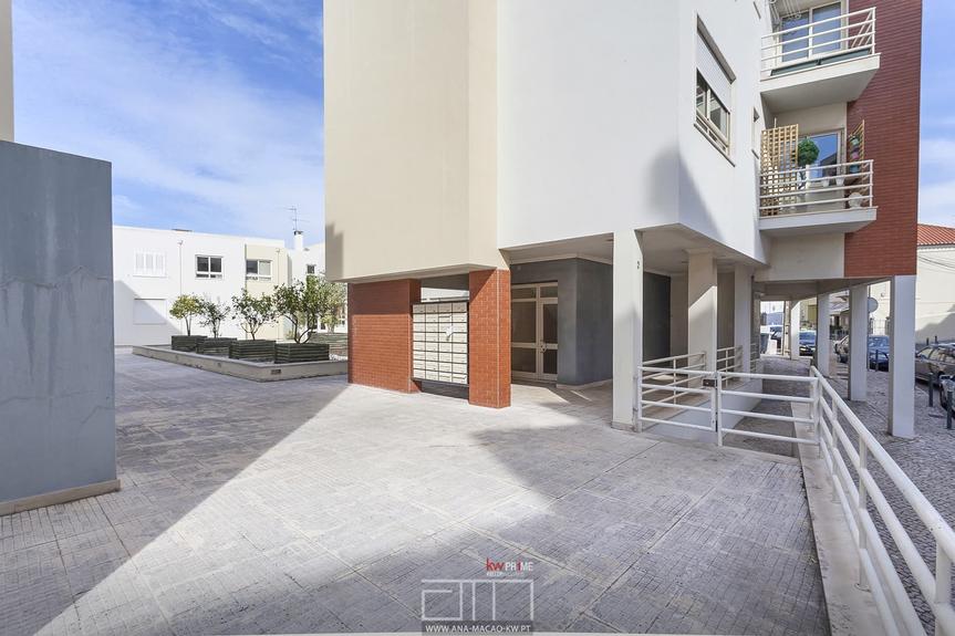 Apartment 1 Bedroom in Condominium na Parede