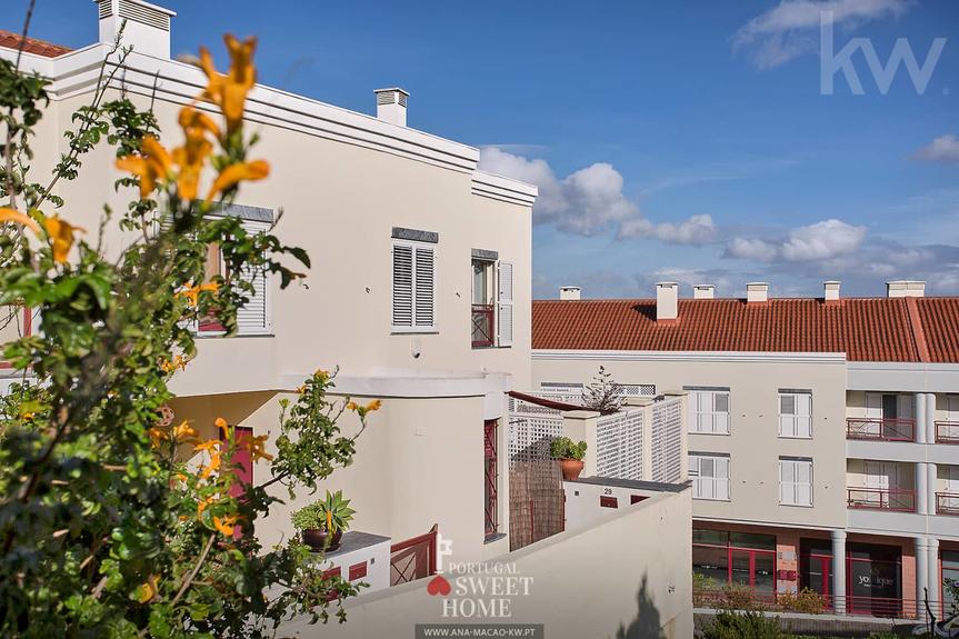 Maison jumelée T3+1 avec terrasse à côté de Oeiras Golf & Residence