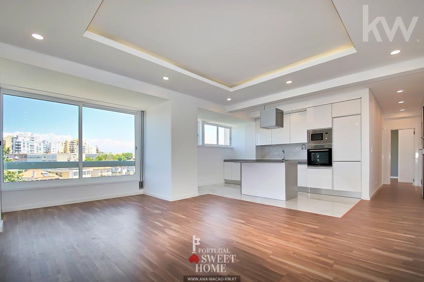 Appartement de 2 chambres rénové à ses débuts à Quinta do Marquês, Nova Oeiras