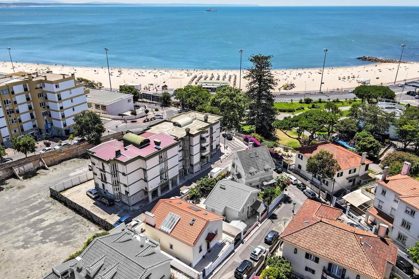 Oeiras, Santo Amaro, maison T4+1 reconstruite, à côté de la plage