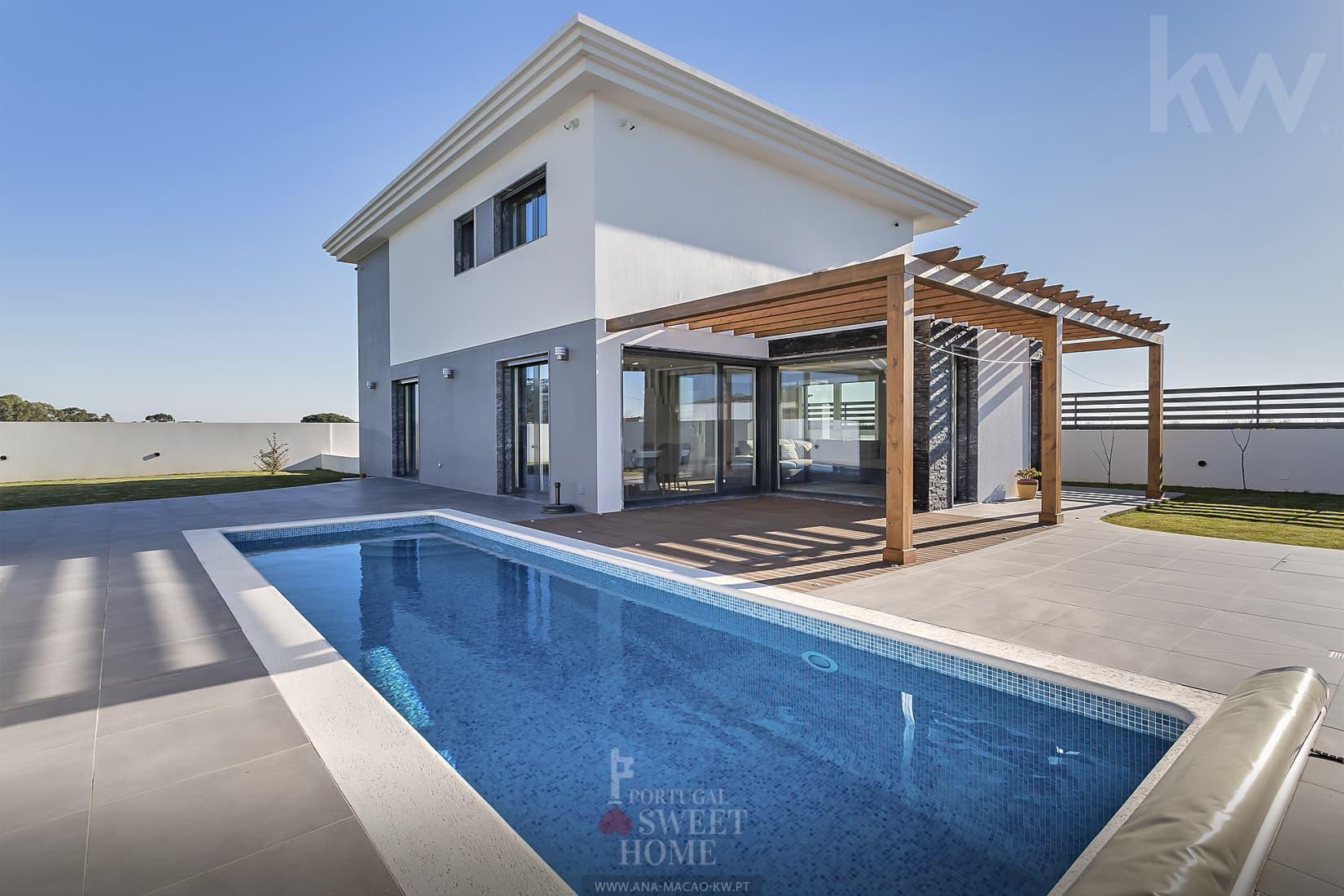 Oeiras, Leceia - Maison individuelle T4+1 avec piscine et garage pour 3 voitures