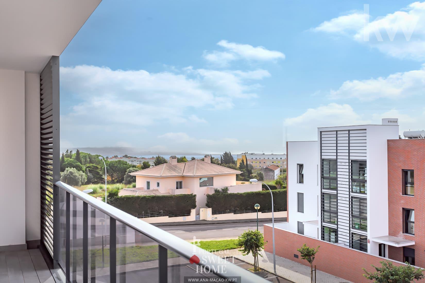 Oeiras - Quinta do Torneiro - Apartamento T3 para ARRENDAR c/ 2L de Garagem e vista rio