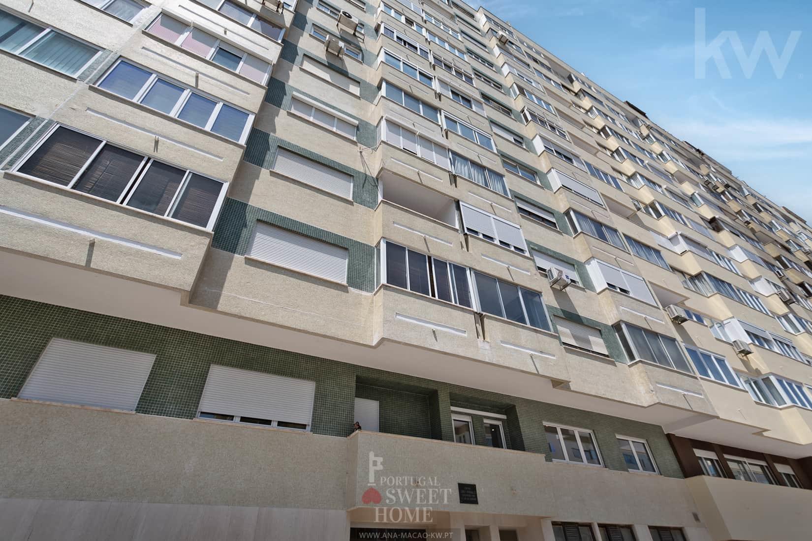 Miraflores - Apartamento T4 totalmente renovado