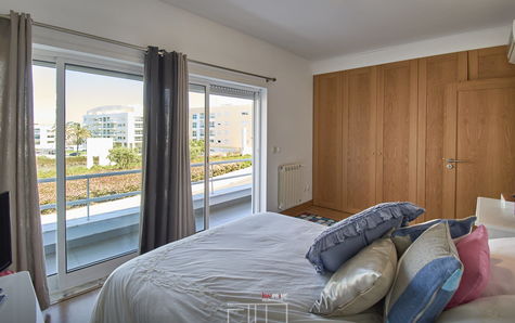 Room overlooking the Forum Oeiras