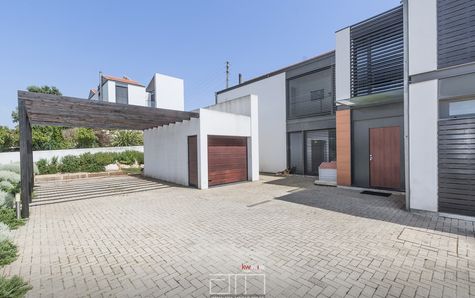 Villa's exterior view and box