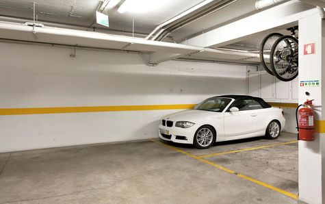Garage with 1 parking place