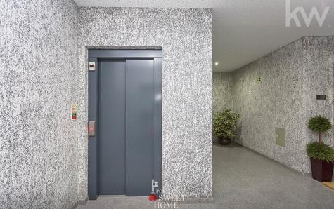 Building elevator