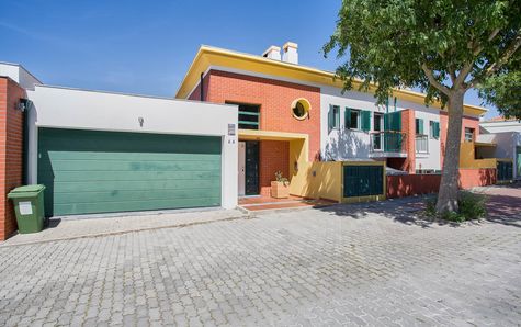 Garage with space for 2 cars