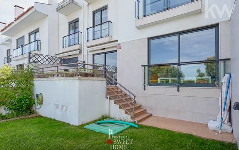 Terrasse sur le jardin et la piscine