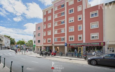 Front entrance of the condominium (Av. Da República)